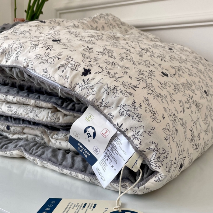 91家纺网 家纺一手货源 找家纺 源启生活 2023新款韩国小熊双人全棉豆豆四季被 莱茵河畔