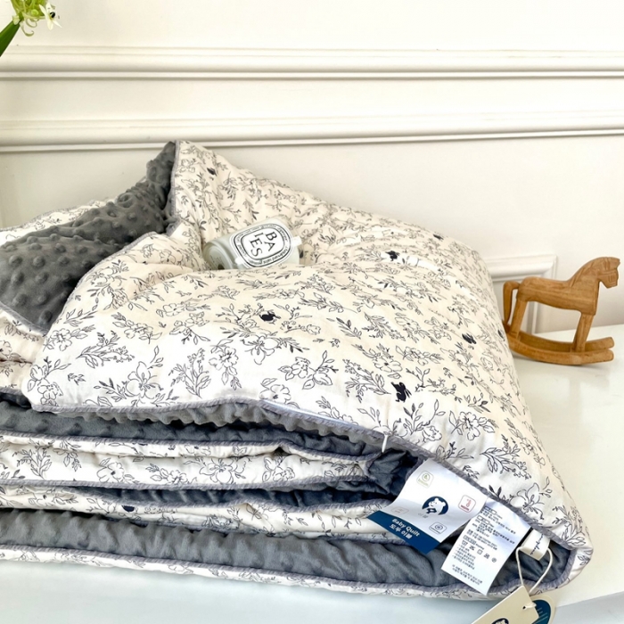 91家纺网 家纺一手货源 找家纺 源启生活 2023新款韩国小熊双人全棉豆豆四季被 莱茵河畔