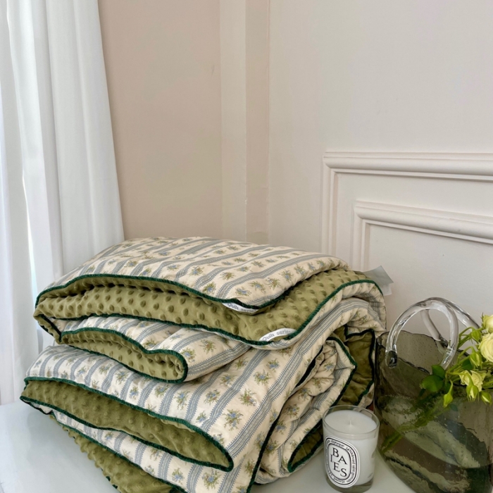 91家纺网 家纺一手货源 找家纺 源启生活 2023新款韩国小熊双人全棉豆豆四季被 蓝都