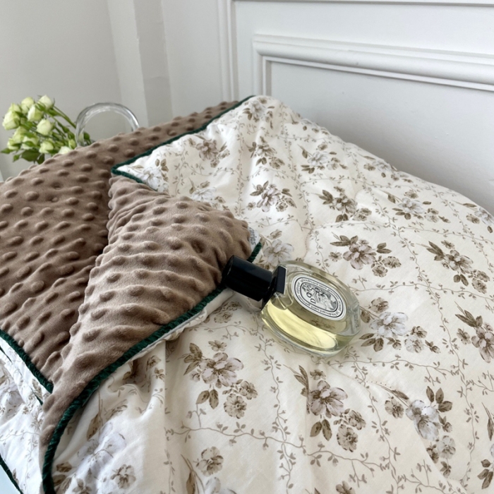 91家纺网 家纺一手货源 找家纺 源启生活 2023新款韩国小熊双人全棉豆豆四季被 曼塔