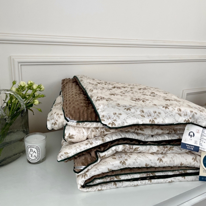 91家纺网 家纺一手货源 找家纺 源启生活 2023新款韩国小熊双人全棉豆豆四季被 曼塔