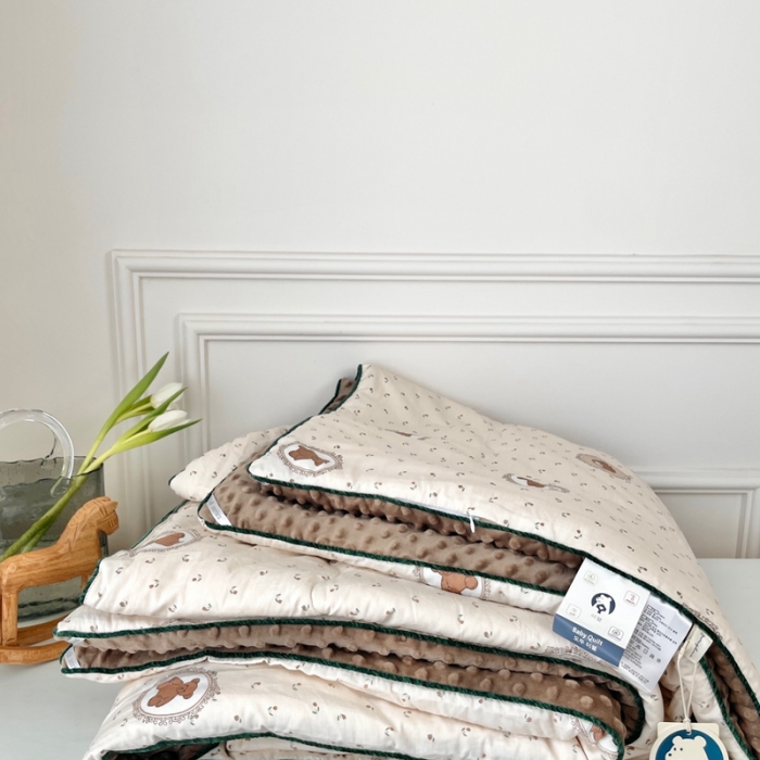 91家纺网 家纺一手货源 找家纺 源启生活 2023新款韩国小熊双人全棉豆豆四季被 梦露熊