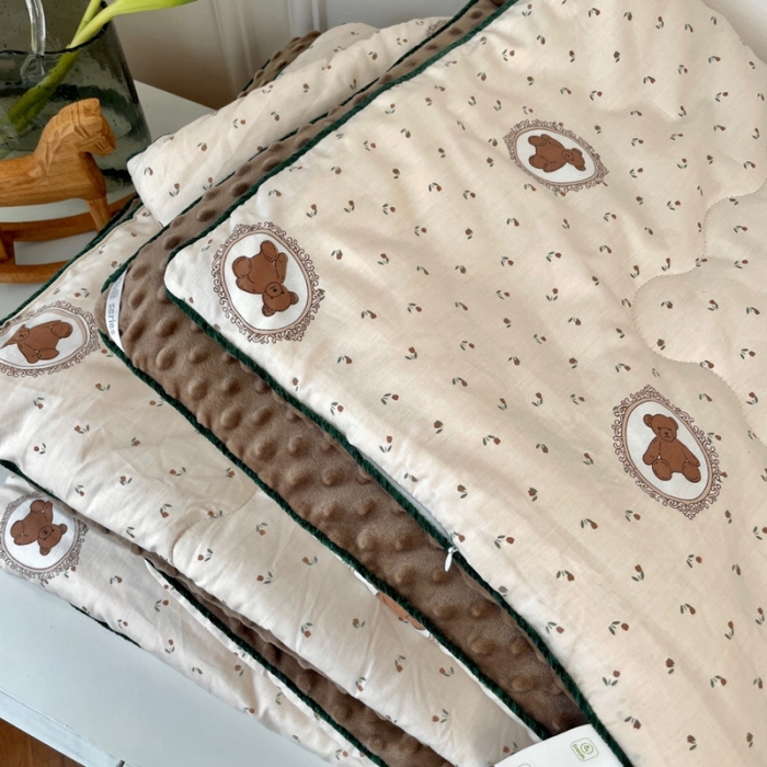 91家纺网 家纺一手货源 找家纺 源启生活 2023新款韩国小熊双人全棉豆豆四季被 梦露熊