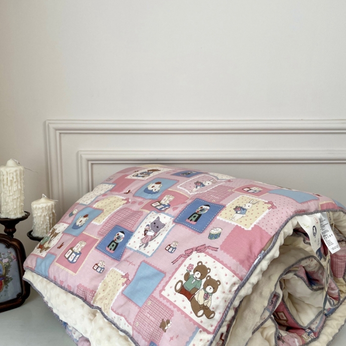 91家纺网 家纺一手货源 找家纺 源启生活 2023新款韩国小熊双人全棉豆豆四季被 米可庄园