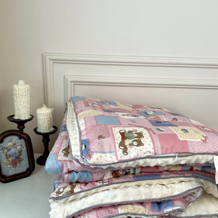 91家纺网 家纺一手货源 找家纺 源启生活 2023新款韩国小熊双人全棉豆豆四季被 米可庄园