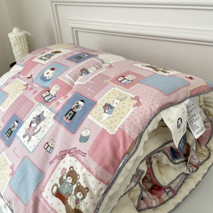 91家纺网 家纺一手货源 找家纺 源启生活 2023新款韩国小熊双人全棉豆豆四季被 米可庄园