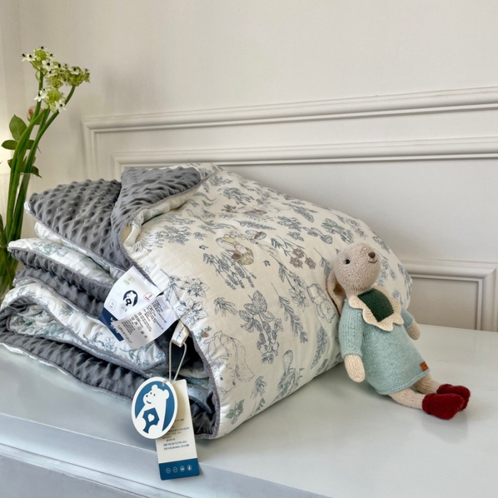 91家纺网 家纺一手货源 找家纺 源启生活 2023新款韩国小熊双人全棉豆豆四季被 秘境森林
