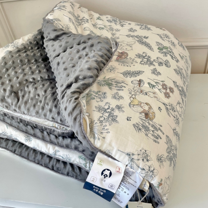 91家纺网 家纺一手货源 找家纺 源启生活 2023新款韩国小熊双人全棉豆豆四季被 秘境森林