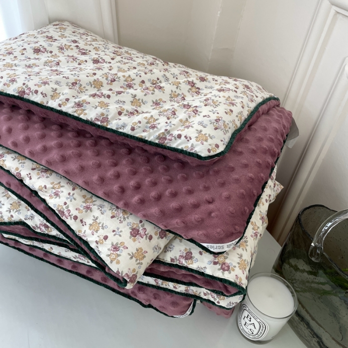 91家纺网 家纺一手货源 找家纺 源启生活 2023新款韩国小熊双人全棉豆豆四季被 如茵