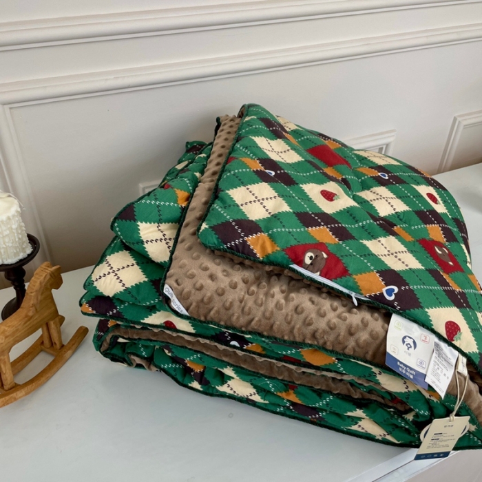 91家纺网 家纺一手货源 找家纺 源启生活 2023新款韩国小熊双人全棉豆豆四季被 圣诞熊