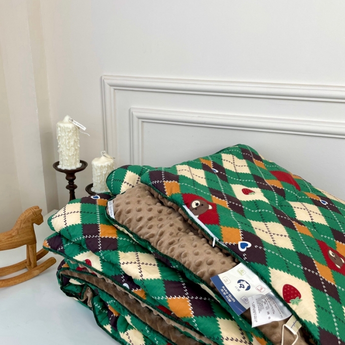 91家纺网 家纺一手货源 找家纺 源启生活 2023新款韩国小熊双人全棉豆豆四季被 圣诞熊