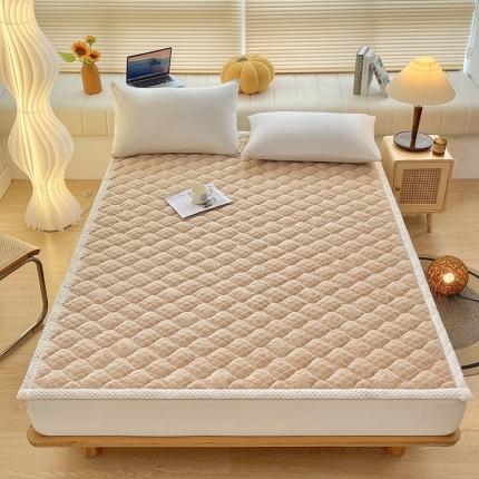 91家纺网 家纺一手货源 找家纺 索弗莱 2023新款高克重5D雕花牛奶绒床垫-成人床 奶白