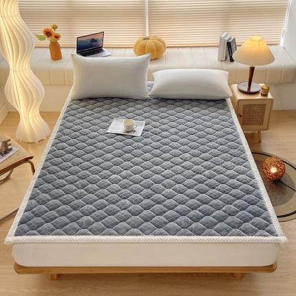 91家纺网 家纺一手货源 找家纺 索弗莱 2023新款高克重5D雕花牛奶绒床垫-成人床 奶白