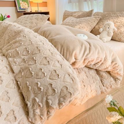 91家纺网 家纺一手货源 找家纺 金爱家 2023新款全消光牛奶绒A类纯色獭兔毛绒立体牛奶绒四件套 兔毛爱心咖