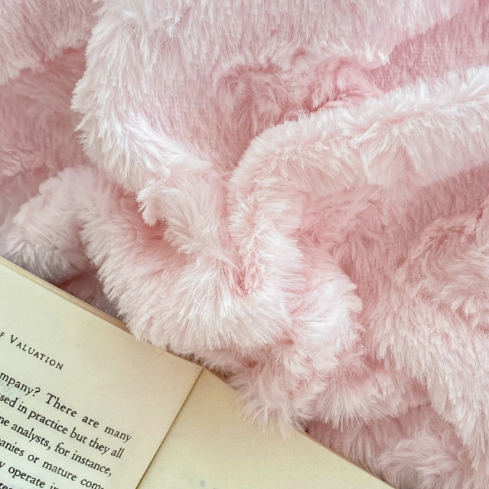 91家纺网 家纺一手货源 找家纺 金爱家 2023新款全消光牛奶绒A类纯色獭兔毛绒立体牛奶绒四件套 兔毛爱心粉