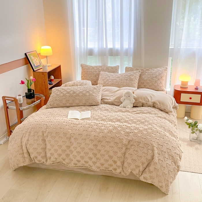 91家纺网 家纺一手货源 找家纺 金爱家 2023新款全消光牛奶绒A类纯色獭兔毛绒立体牛奶绒四件套 兔毛爱心咖