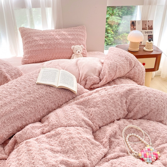 91家纺网 家纺一手货源 找家纺 金爱家 2023新款全消光牛奶绒A类纯色獭兔毛绒立体牛奶绒四件套 兔毛玫瑰豆沙