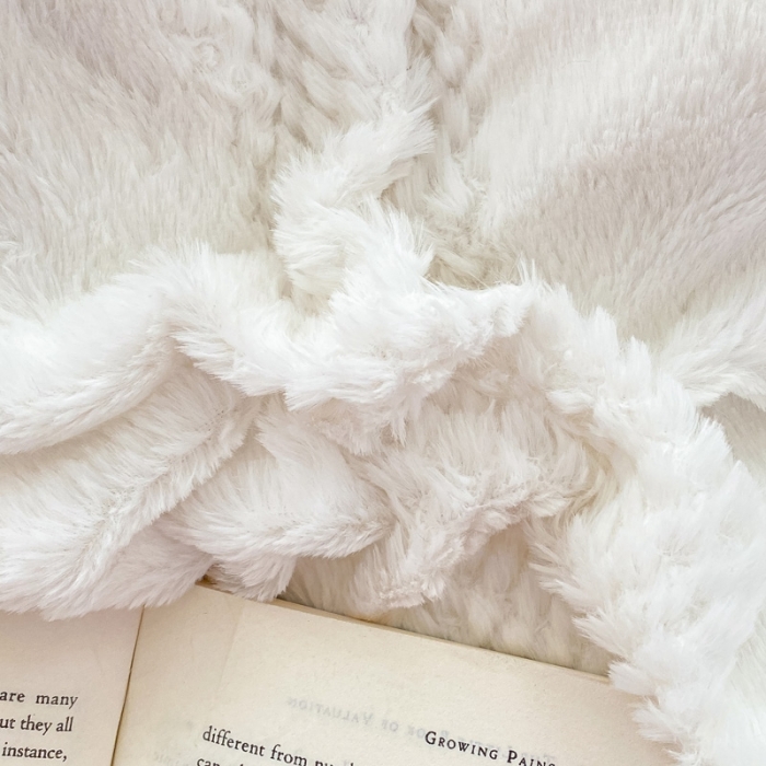 91家纺网 家纺一手货源 找家纺 金爱家 2023新款全消光牛奶绒A类纯色獭兔毛绒立体牛奶绒四件套 兔毛竖条粉