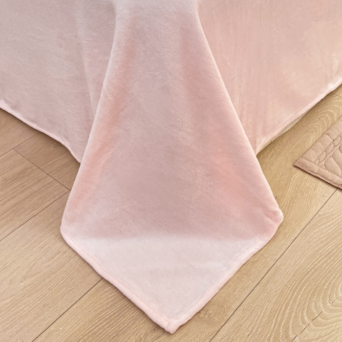 91家纺网 家纺一手货源 找家纺 金爱家 2023新款全消光牛奶绒A类纯色獭兔毛绒立体牛奶绒四件套 兔毛竖条粉