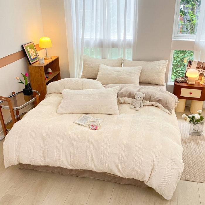 91家纺网 家纺一手货源 找家纺 金爱家 2023新款全消光牛奶绒A类纯色獭兔毛绒立体牛奶绒四件套 兔毛竖条咖