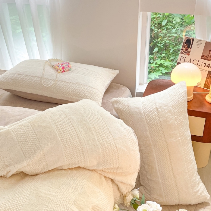 91家纺网 家纺一手货源 找家纺 金爱家 2023新款全消光牛奶绒A类纯色獭兔毛绒立体牛奶绒四件套 兔毛竖条咖