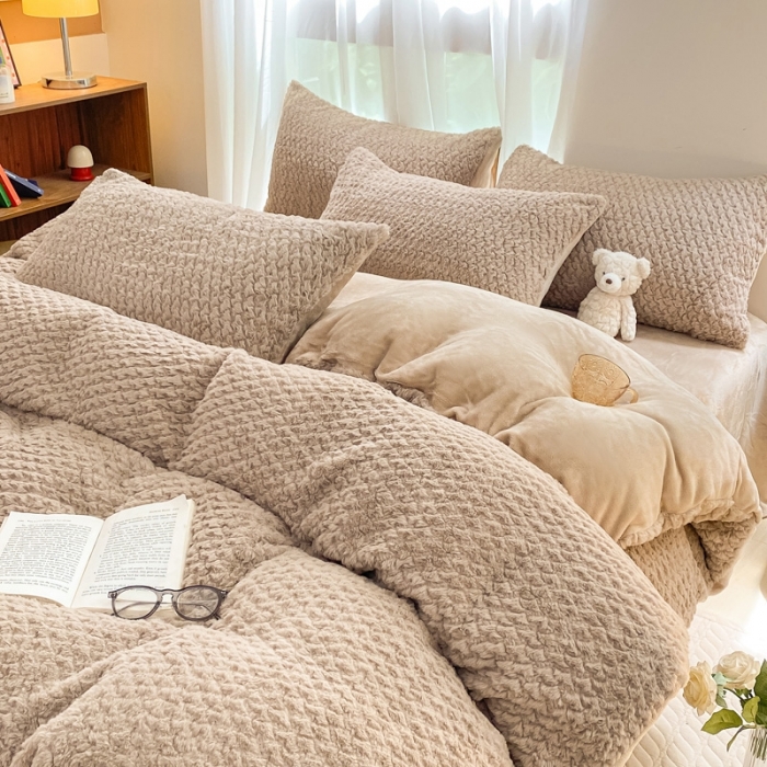 91家纺网 家纺一手货源 找家纺 金爱家 2023新款全消光牛奶绒A类纯色獭兔毛绒立体牛奶绒四件套 兔毛银杏咖