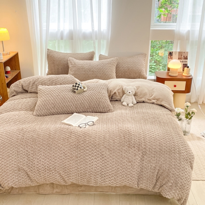 91家纺网 家纺一手货源 找家纺 金爱家 2023新款全消光牛奶绒A类纯色獭兔毛绒立体牛奶绒四件套 兔毛银杏咖