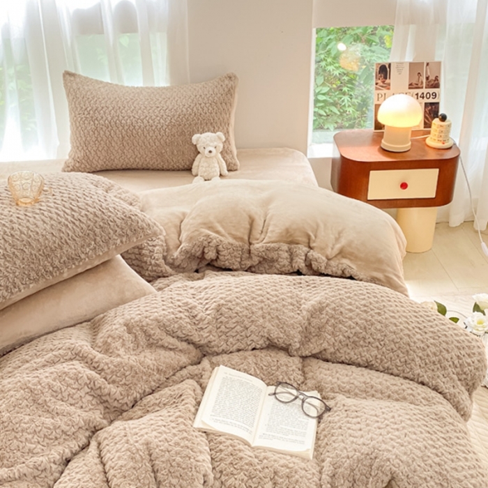 91家纺网 家纺一手货源 找家纺 金爱家 2023新款全消光牛奶绒A类纯色獭兔毛绒立体牛奶绒四件套 兔毛银杏咖