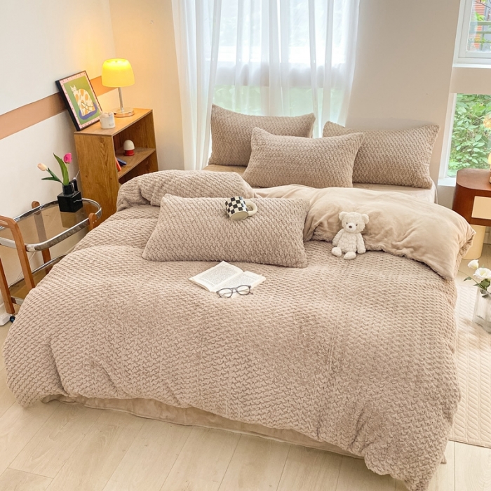 91家纺网 家纺一手货源 找家纺 金爱家 2023新款全消光牛奶绒A类纯色獭兔毛绒立体牛奶绒四件套 兔毛银杏咖