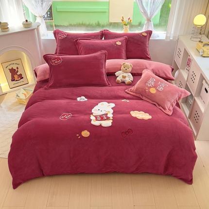 91家纺网 家纺一手货源 找家纺 昊川-2024新款贴布绣高克重牛奶绒刺绣保暖四件套 暴富小兔-招财红