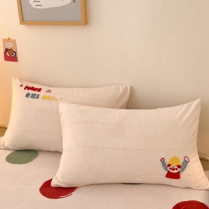 91家纺网 家纺一手货源 找家纺 总寐居家纺 2023新款高克重牛奶绒毛巾绣单枕套 48*74cm/对