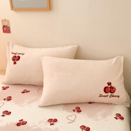 91家纺网 家纺一手货源 找家纺 总寐居家纺 2023新款高克重牛奶绒毛巾绣单枕套 48*74cm/对