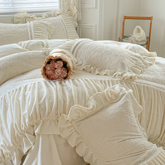 91家纺网 家纺一手货源 找家纺 亲亲公主 2025新款牛奶绒法式玫瑰四件套 白色