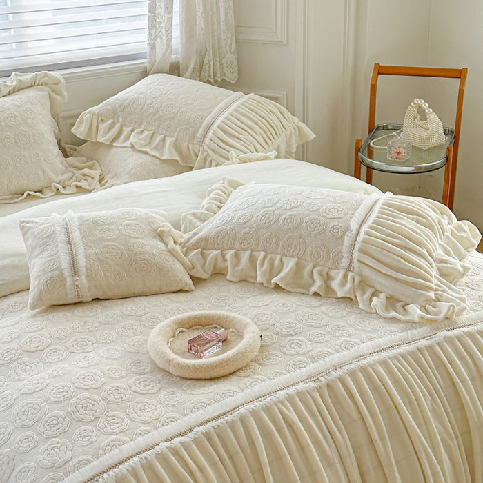 91家纺网 家纺一手货源 找家纺 亲亲公主 2025新款牛奶绒法式玫瑰四件套 白色