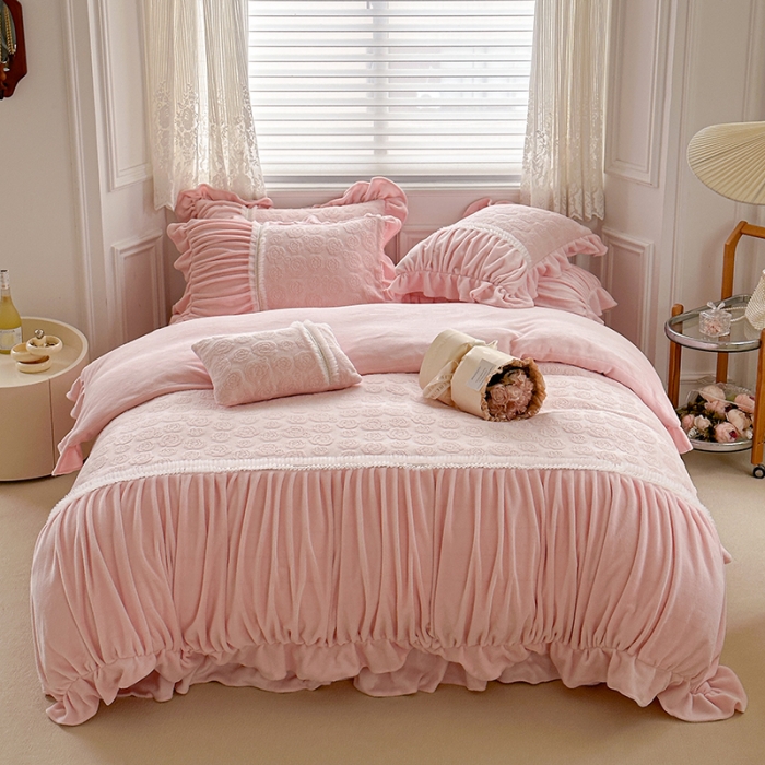 91家纺网 家纺一手货源 找家纺 亲亲公主 2025新款牛奶绒法式玫瑰四件套 粉色