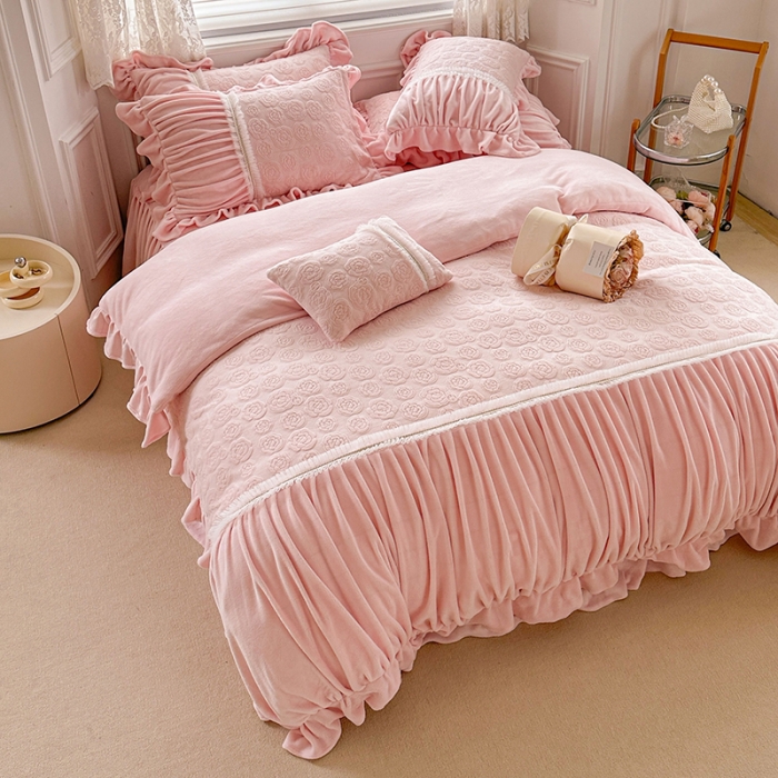 91家纺网 家纺一手货源 找家纺 亲亲公主 2025新款牛奶绒法式玫瑰四件套 粉色