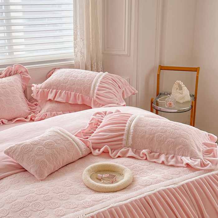91家纺网 家纺一手货源 找家纺 亲亲公主 2025新款牛奶绒法式玫瑰四件套 粉色