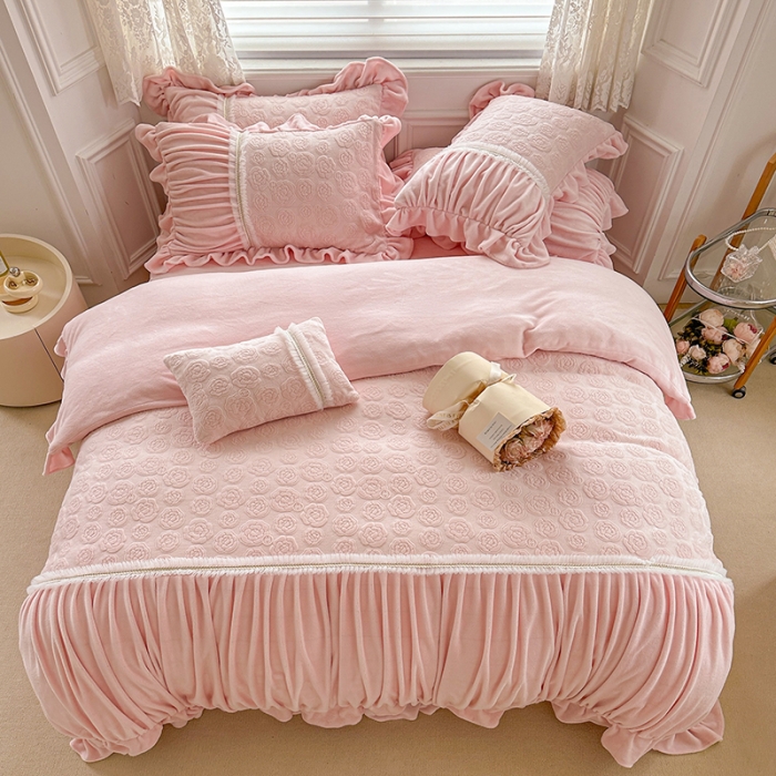 91家纺网 家纺一手货源 找家纺 亲亲公主 2025新款牛奶绒法式玫瑰四件套 粉色