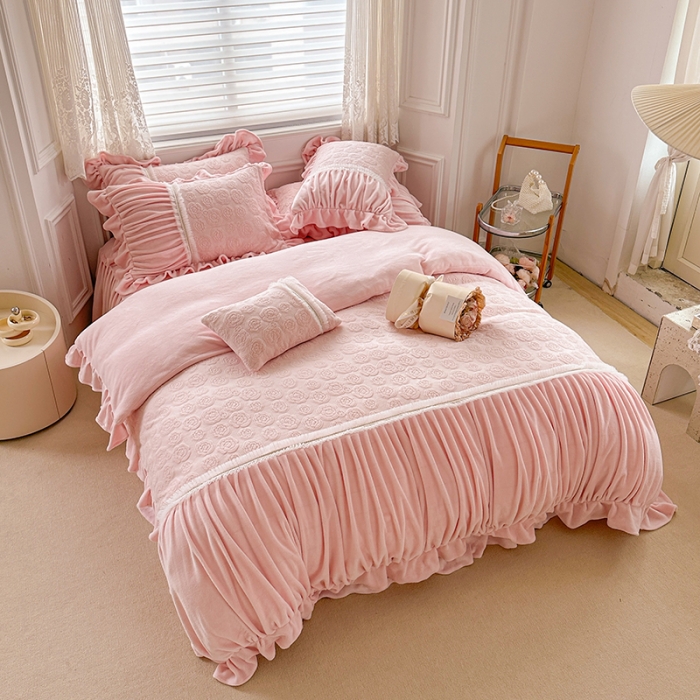 91家纺网 家纺一手货源 找家纺 亲亲公主 2025新款牛奶绒法式玫瑰四件套 粉色