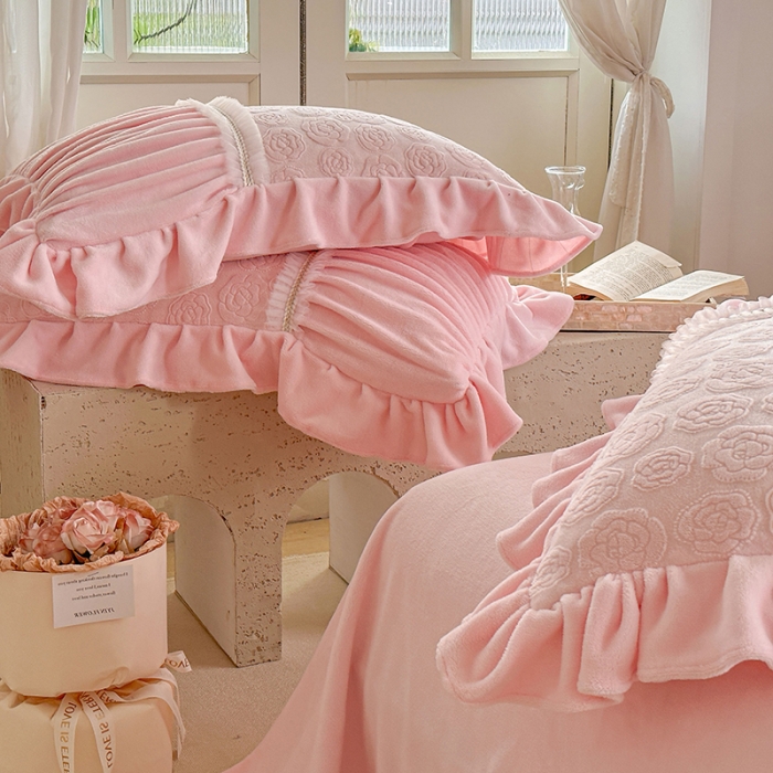 91家纺网 家纺一手货源 找家纺 亲亲公主 2025新款牛奶绒法式玫瑰四件套 粉色