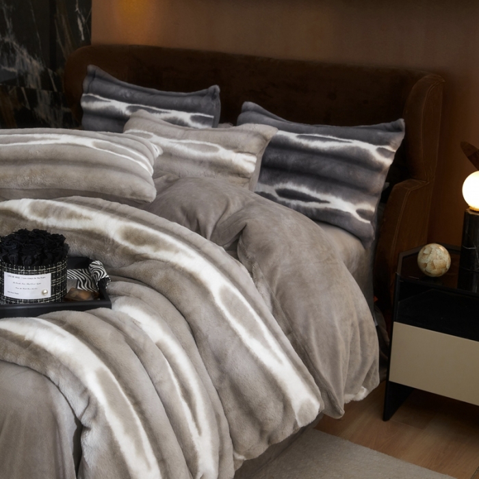 91家纺网 家纺一手货源 找家纺 金奇达家纺 2025秋冬保暖加厚绒类皮草绒四件套-【加布利尔】系列 加布利尔浅灰