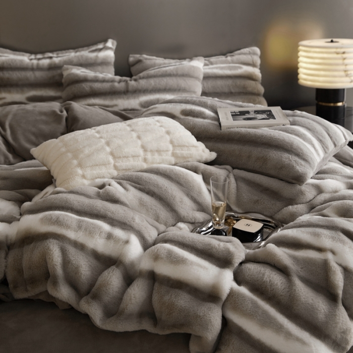 91家纺网 家纺一手货源 找家纺 金奇达家纺 2025秋冬保暖加厚绒类皮草绒四件套-【加布利尔】系列 加布利尔浅灰