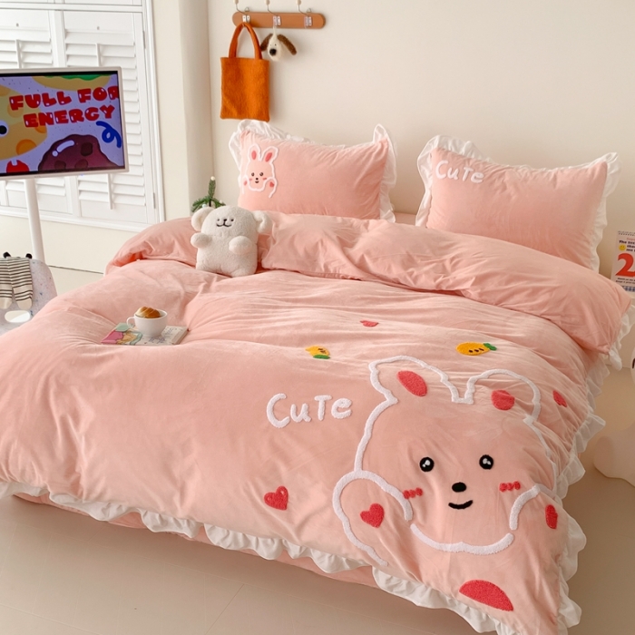 91家纺网 家纺一手货源 找家纺 （总）星期八 2023新款牛奶绒贴布绣四件套