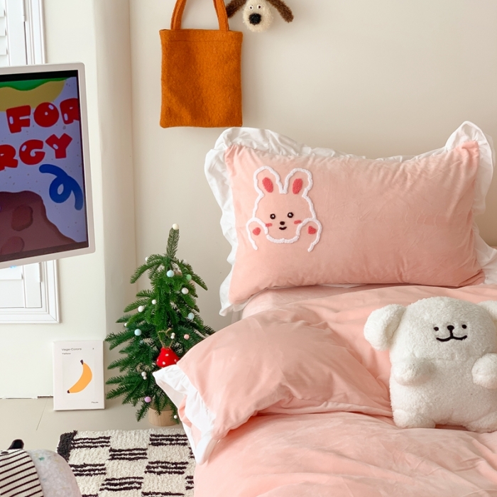 91家纺网 家纺一手货源 找家纺 （总）星期八 2023新款牛奶绒贴布绣四件套