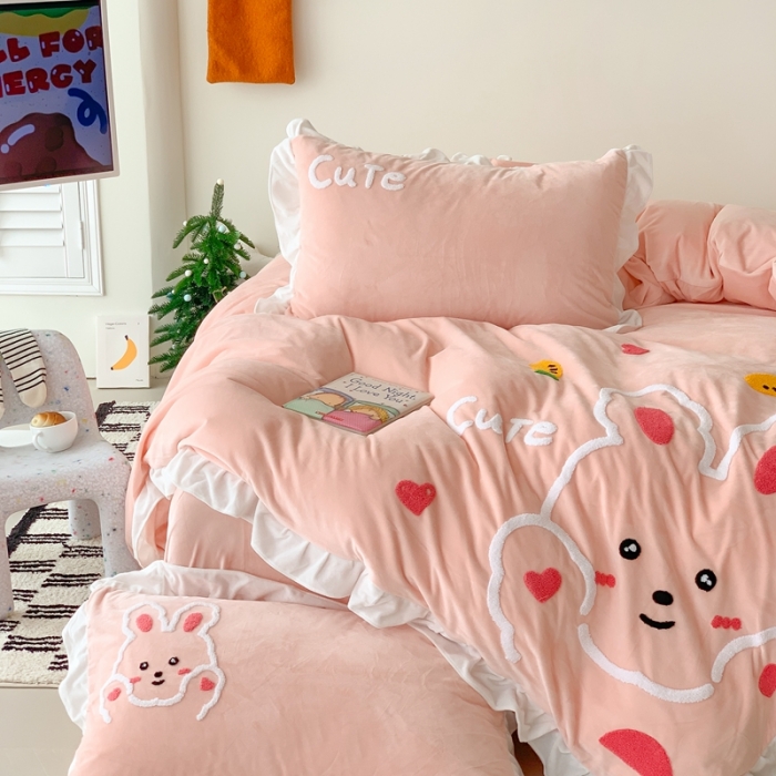 91家纺网 家纺一手货源 找家纺 （总）星期八 2023新款牛奶绒贴布绣四件套