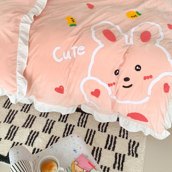 91家纺网 家纺一手货源 找家纺 （总）星期八 2023新款牛奶绒贴布绣四件套