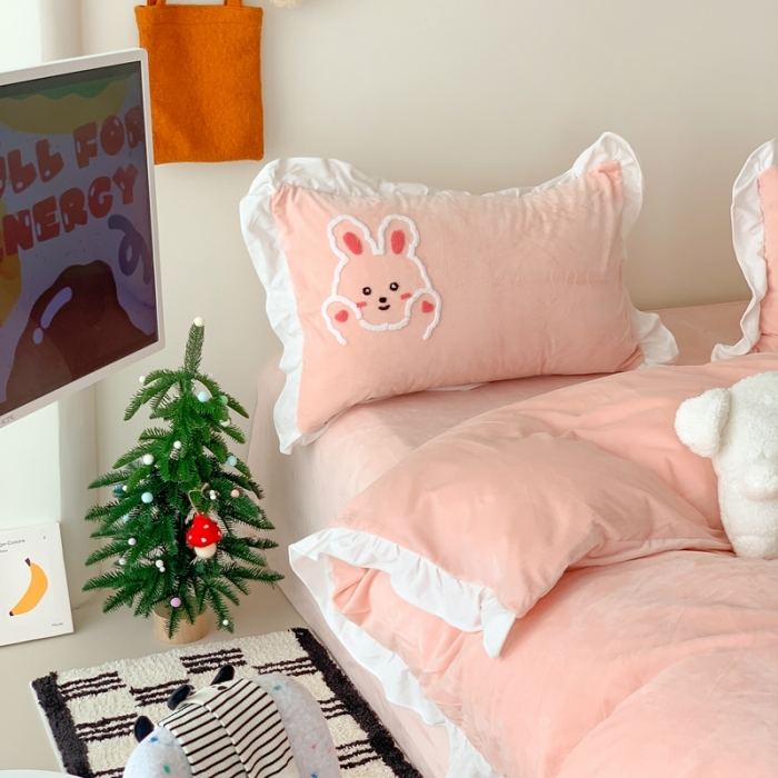 91家纺网 家纺一手货源 找家纺 星期八 2023新款牛奶绒贴布绣四件套 cute兔