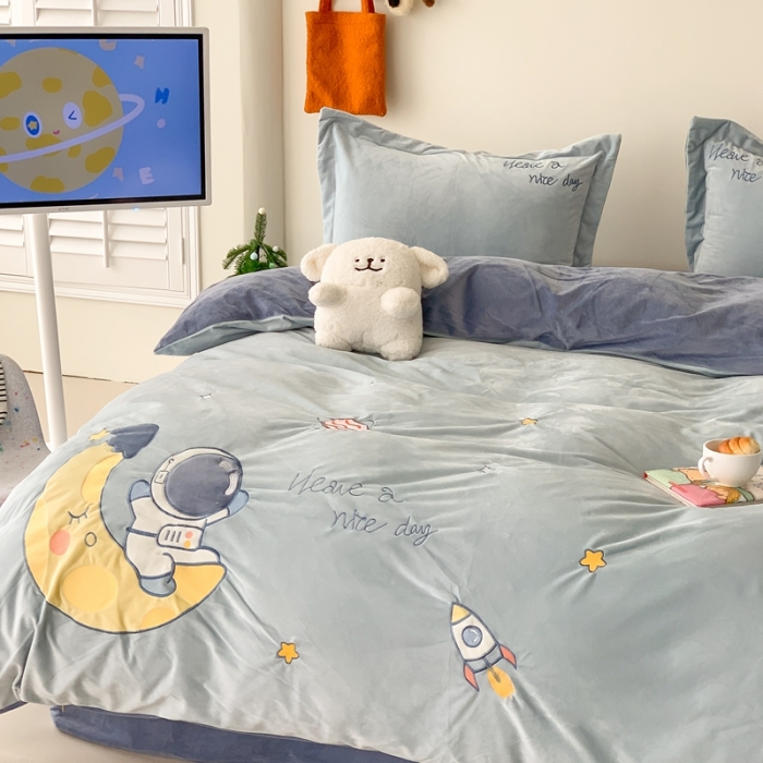 91家纺网 家纺一手货源 找家纺 星期八 2023新款牛奶绒贴布绣四件套 宇航员