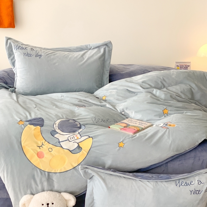 91家纺网 家纺一手货源 找家纺 星期八 2023新款牛奶绒贴布绣四件套 宇航员