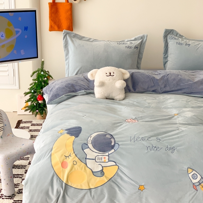 91家纺网 家纺一手货源 找家纺 星期八 2023新款牛奶绒贴布绣四件套 宇航员